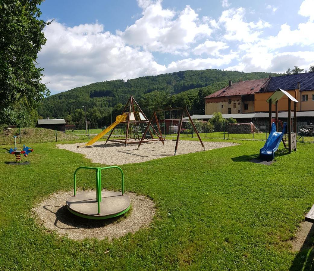 Schupplerova Vila Hostejn Exterior foto